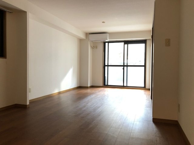 KANビルの居間・リビング