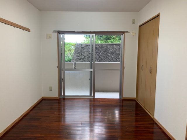 グリーンハウスIIの居間・リビング