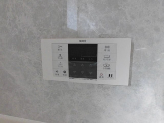 【浴室】 | 町田市南大谷１丁目新築戸建　E号棟 | 帰宅時間が異なる家族に便利な追い焚き機能付。