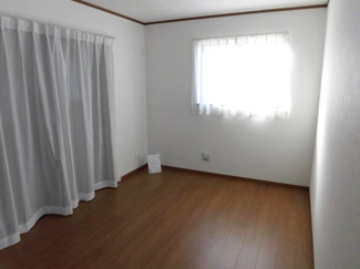 【洋室】 | 町田市南大谷１丁目新築戸建　E号棟 | １階洋室　６．５帖
家族構成やライフスタイルに合わせて、多目的にお使いいただけます。