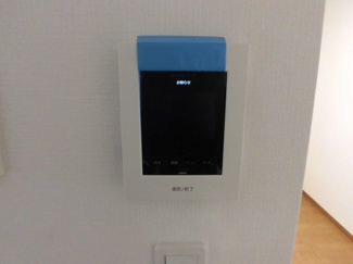 【防犯設備】 | 町田市南大谷１丁目新築戸建　E号棟 | 来客時に便利なTVモニター付きインターフォン。