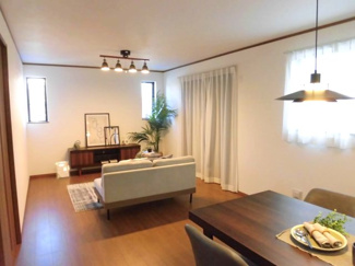 【居間・リビング】 | 町田市南大谷１丁目新築戸建　E号棟 | 陽当り良好な南向きのLDK。