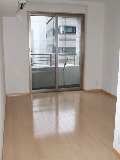 コンパクトで使いやすい洋室です