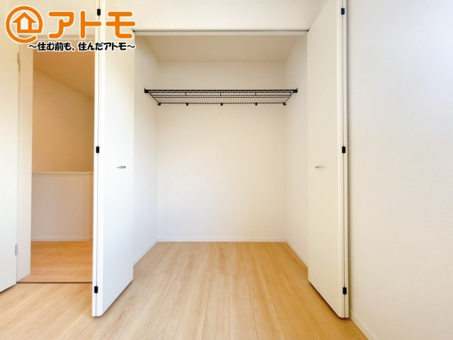 【内装】 | 沼津市高尾台第6　新築一戸建て　4号棟 | ハンガーパイプ付きのクローゼットは季節ものなどを収納することができて便利です♪