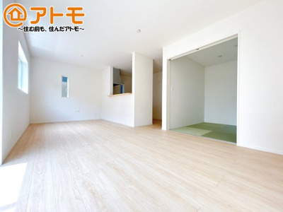 【居間・リビング】 | 沼津市高尾台第6　新築一戸建て　4号棟 | 家族団らんのイメージは、リビングを思い浮かべませんか？リビングこそ広々とした空間が良いですね♪