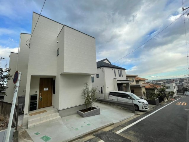 横浜市南区別所4丁目　新築戸建【仲介手数料無料】カースペース2台の外観