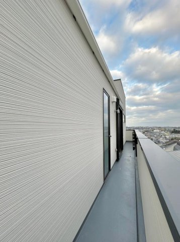 横浜市南区別所4丁目　新築戸建【仲介手数料無料】カースペース2台のバルコニー