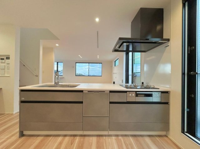 横浜市南区別所4丁目　新築戸建【仲介手数料無料】カースペース2台のキッチン