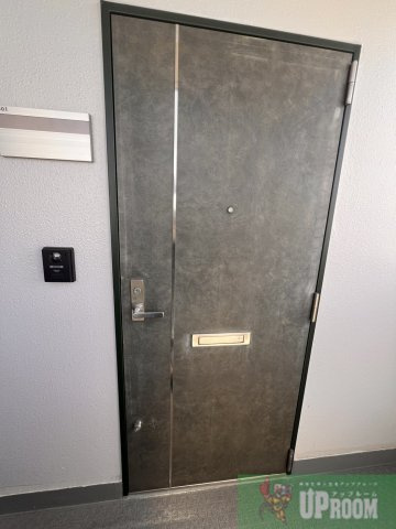 リバーシティ楠の玄関