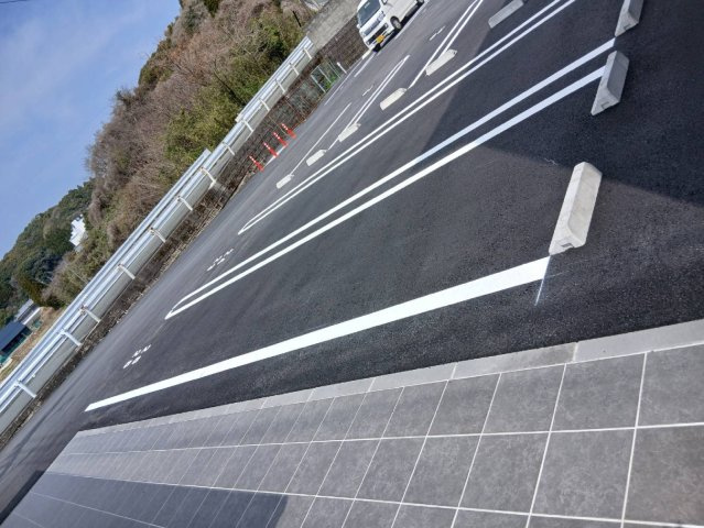 アテリア伍番館の駐車場|車をお持ちの方に嬉しい駐車場付きの物件です