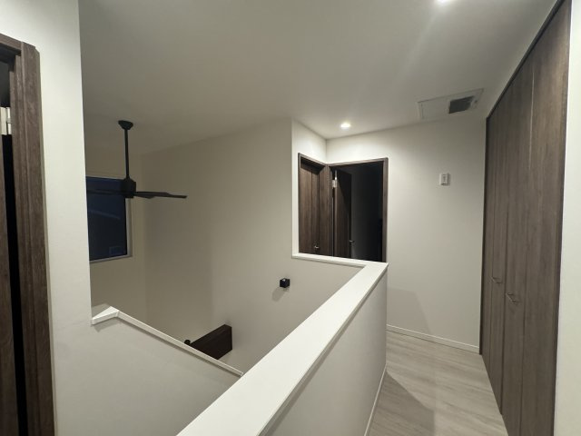 -三丁目不動産-秩父市大野原　築浅戸建の玄関