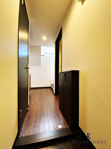 Creo Baker庄内通(クレオベイカーショウナイドオリ)の玄関