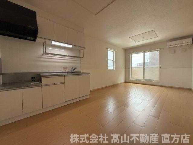 北九州市八幡西区木屋瀬２丁目のアパートの居間・リビング