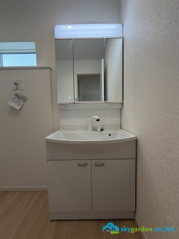 平塚市中里　第6　新築戸建　全2棟1号棟の独立洗面台