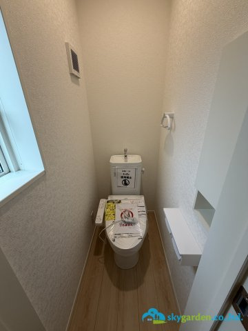 平塚市中里　第6　新築戸建　全2棟1号棟のトイレ