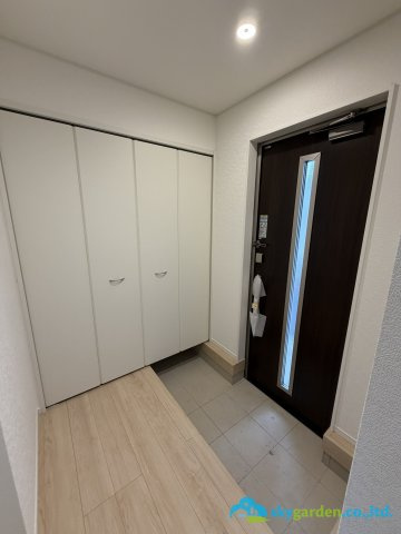 平塚市中里　第6　新築戸建　全2棟1号棟の玄関