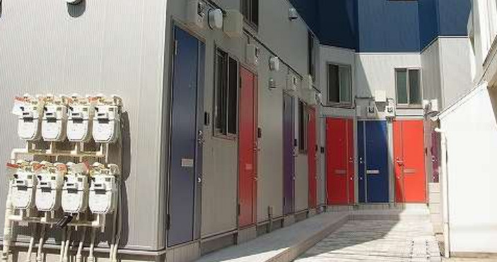 プラスムアパートメント熊野間のエントランス