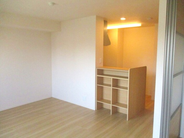 熊本市東区月出６丁目のアパートの居間・リビング