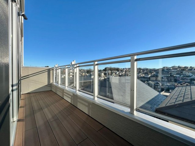 横浜市南区六ツ川4丁目　新築戸建【仲介手数料無料】のバルコニー