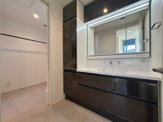 横浜市南区六ツ川4丁目　新築戸建【仲介手数料無料】の独立洗面台