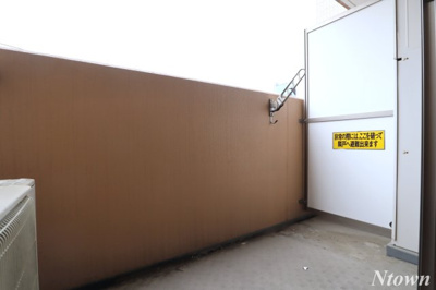 【バルコニー】 | プレサンス新栄デコール | 外からの目が気にならないバルコニーで洗濯物が干せます