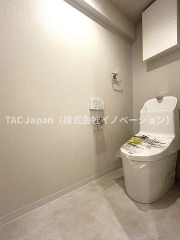 東池袋ハイツ壱番館　１５階のトイレ|十分なスペースを確保したトイレ。
収納もございますのでシンプルな空間を保てます。