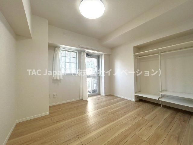 東池袋ハイツ壱番館　１５階の洋室|感性を育むプライベートルームはシンプルでスマートな空間。好みの空間で読書をしたり、音楽を聞いたりと一人の時間も充実したものにできます。