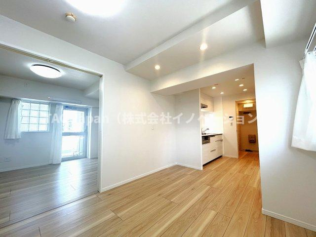 東池袋ハイツ壱番館　１５階の居間・リビング|リビングは家族が1番くつろげる癒しの空間、家族が集い憩うリビングスペースはナチュラルカラーの明るい心地良い空間に仕上がりました。