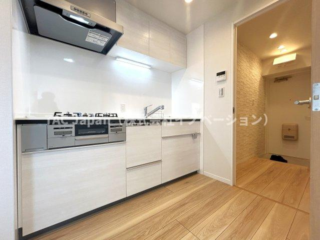 東池袋ハイツ壱番館　１５階のキッチン|長い時間滞在するキッチンスペースだからこそ、食事の準備を楽しい時間に、忙しい時でもスムーズに無駄なく作業できる、お手入れも簡単にできるなど、毎日を楽しくするキッチンスペースに仕上げました。