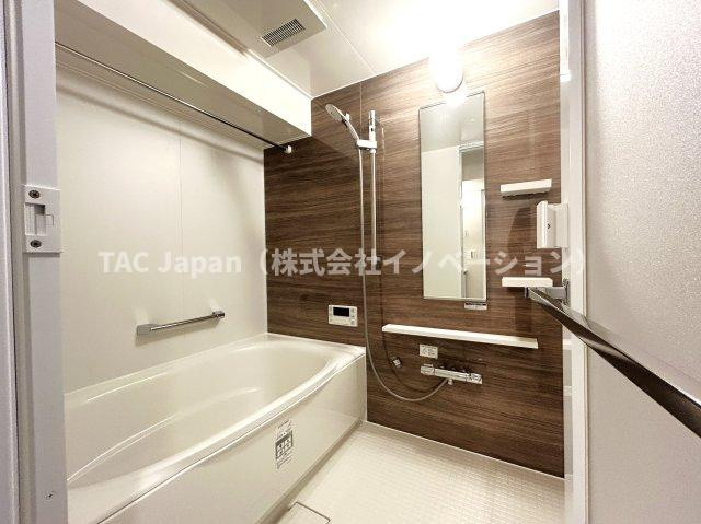 東池袋ハイツ壱番館　１５階の浴室|ご家族との憩いの場として、一日の疲れを癒す場として、ゆったりと足を伸ばしてくつろげる綺麗で清潔感のある色味の浴室。