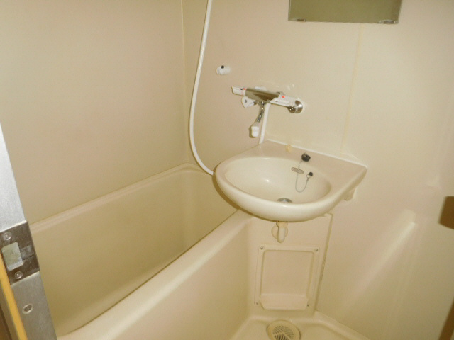 加東市松沢の賃貸マンションの浴室