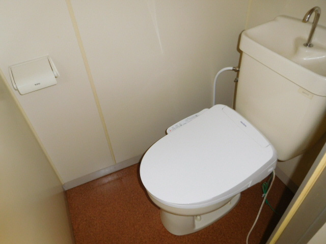 加東市松沢の賃貸マンションのトイレ