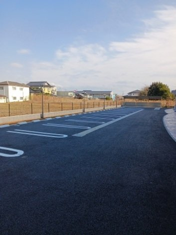 カーサ　フィオーレの駐車場