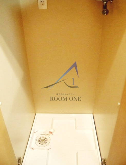 ルーブル蒲田壱番館の設備|洗濯機置場です。