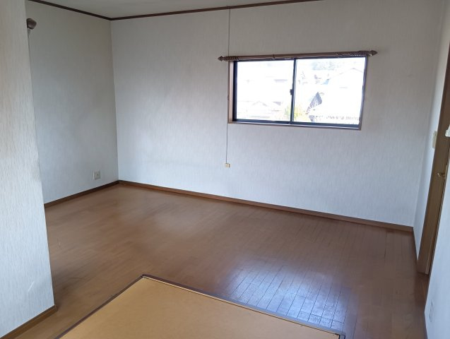 売中古戸建　富士市船津の洋室|寝室や子供部屋におすすめの洋室になっています。好きなカーテンを選んで自分だけの空間作りが楽しめます。