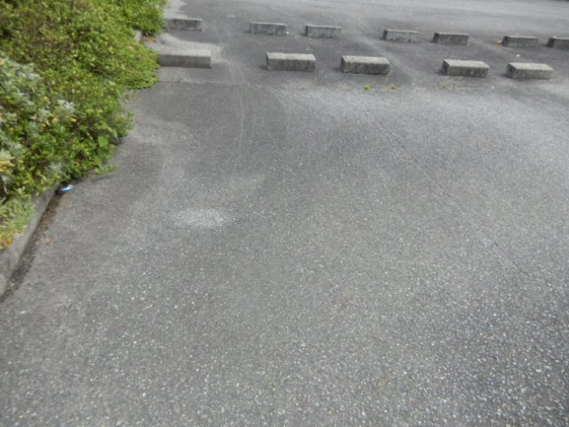 加東市山国の賃貸マンションの駐車場