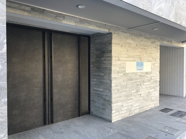 ＨＹ’ｓ　ｒｅｎａｔａ　南砂のエントランス