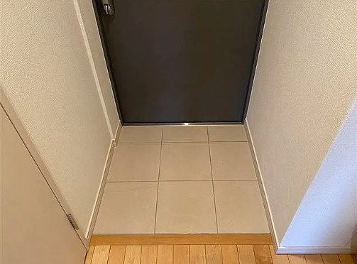 レジディア九段下の玄関