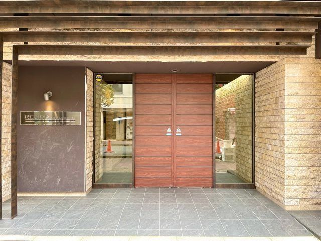 レジディア九段下のエントランス