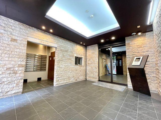 レジディア九段下のロビー