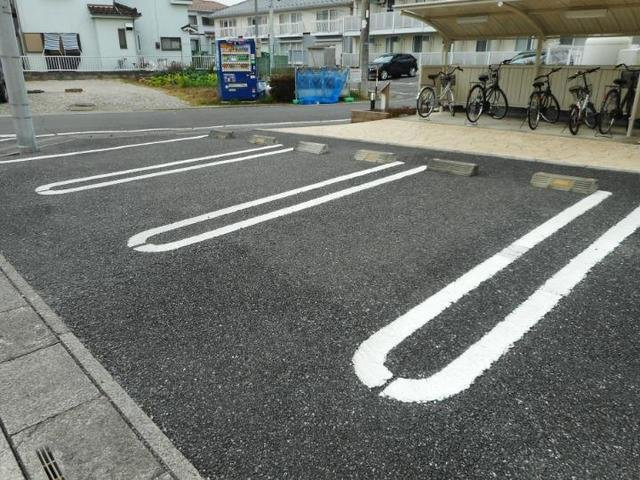 メゾン　リュイールの駐車場