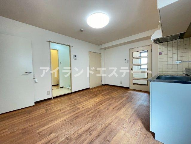 グランパ用賀　敷金0　礼金0　駅近　事務所相談可の居間・リビング