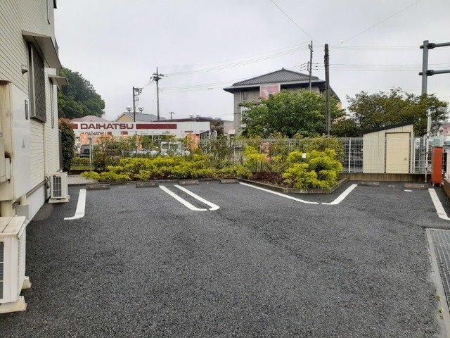 リバーサイドヒルの駐車場