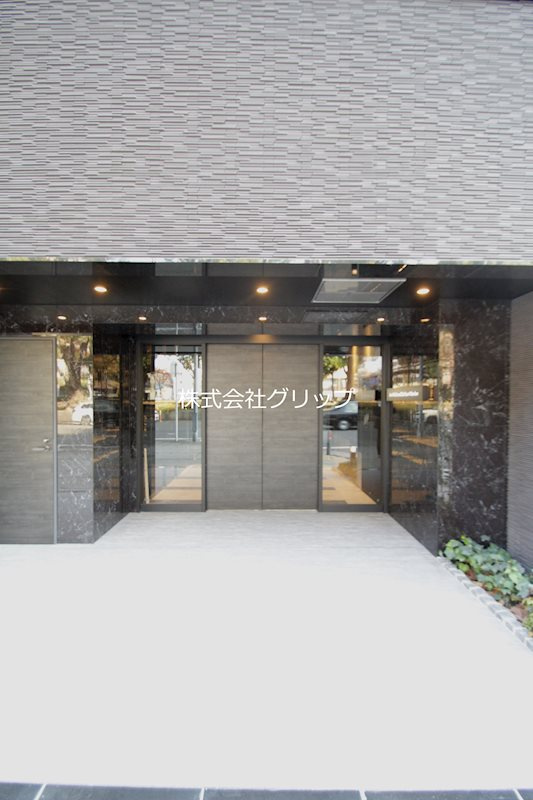 Le'a横濱大通り公園弐番館のエントランス