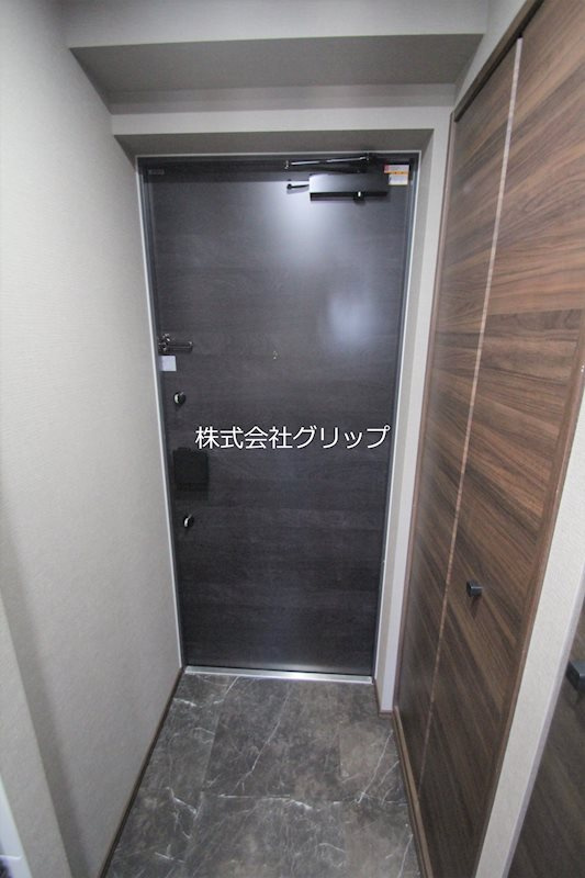 Le'a横濱大通り公園弐番館の玄関