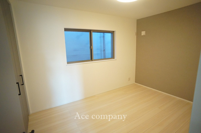 【内装】 | 平野区長吉長原西3丁目 | 【2階：納戸6帖】クローゼット完備です♪