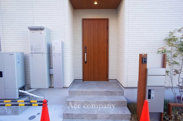 【玄関】 | 平野区長吉長原西3丁目 | TVモニターホン・宅配ボックス・玄関ダブルロックキー（オートロック付）・省エネ給湯器「エネファーム」完備です☆