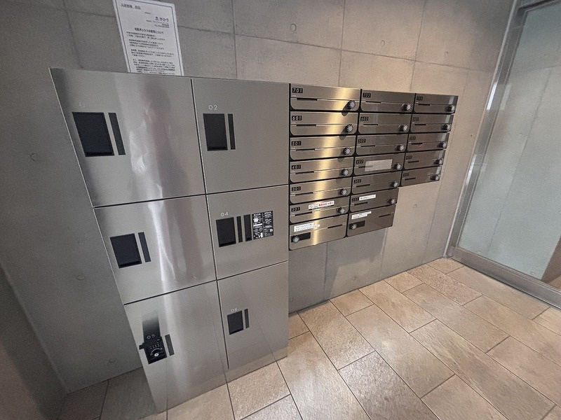 スタジオフラット鶴見中央のエントランス|宅配ボックスございます♪