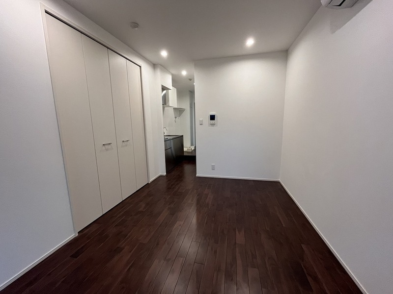 スタジオフラット鶴見中央の寝室|南東向きで日当たり良好♪