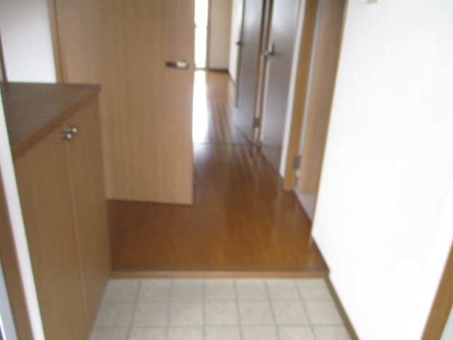 クレイン諸口の玄関